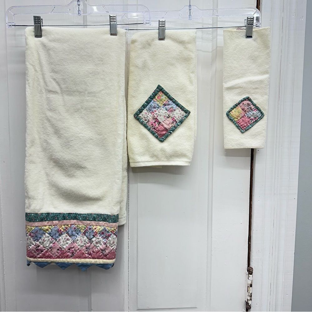New Vintage quilted bath‎ towel set towels by Grand Prix Avanti made in USA.